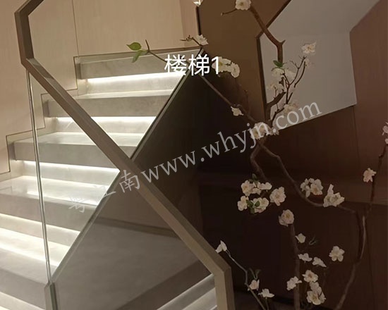 玻璃楼梯